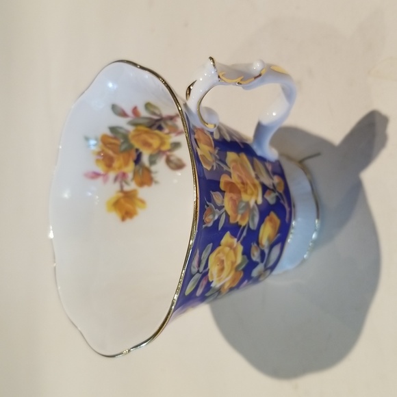 VINTAGE TEA CUP AND SAUCE - Picture 8 of 9